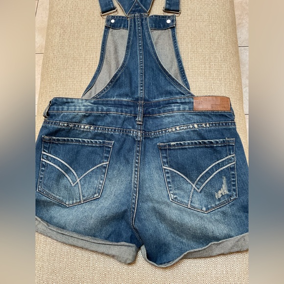 William Rast denim overall jean shorts. - Picture 4 of 5